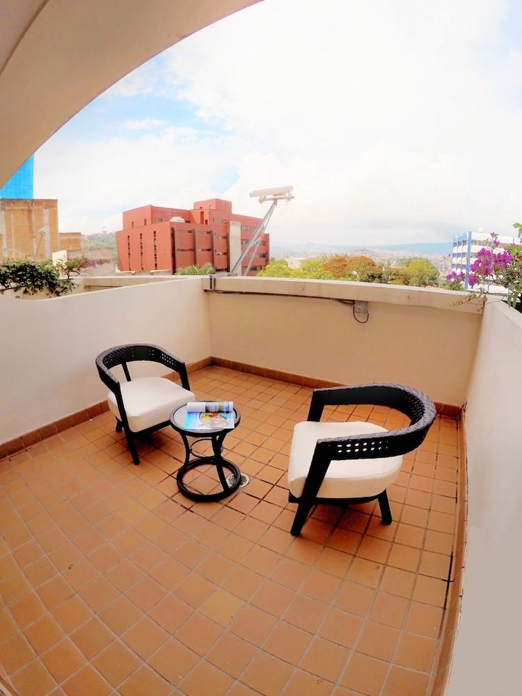 Plaza Del General Aparthotel Тегусигалпа Екстериор снимка